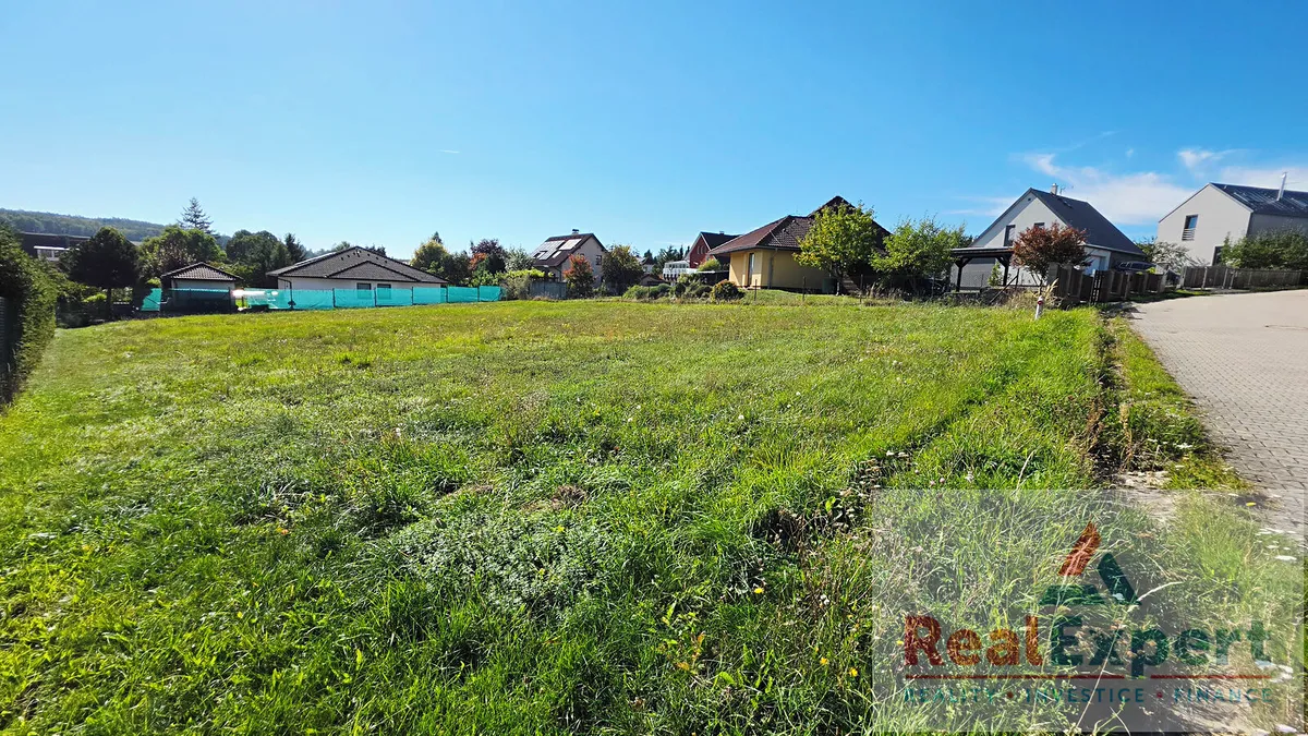 Prodej stavebního pozemku 1307 m²